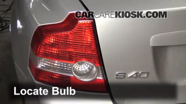 2005 Volvo S40 i 2.4L 5 Cyl. Éclairage Feux de position arrière (remplacer ampoule)